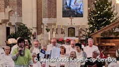 Fotomoment overhandigen cheque Liza for Ghana