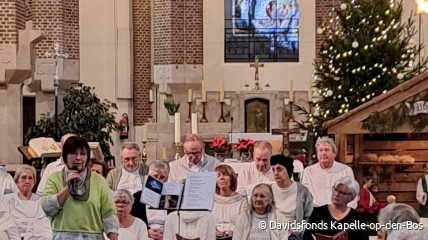 Fotomoment overhandigen cheque Liza for Ghana